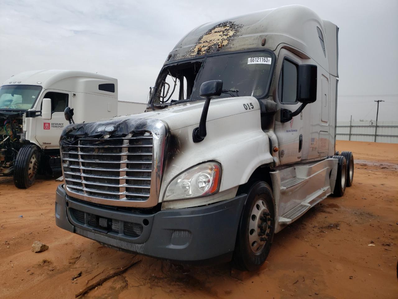 Image 2 of 2016 FREIGHTLINER CASCADIA 125  2016 with VIN 1FUJGLDR9GLGW8538
