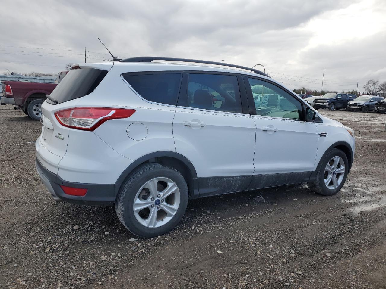 Image 3 of 2014 FORD ESCAPE SE 2014 with VIN 1FMCU0GX9EUB98156