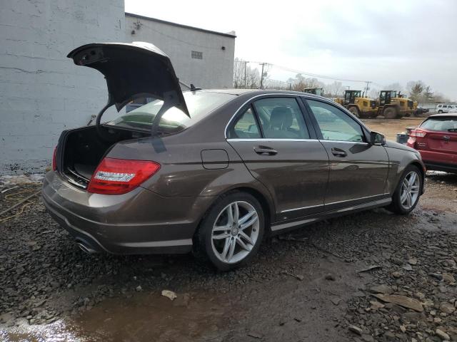 Obraz 3 z 2013 MERCEDES-BENZ C 300 4MATIC 2013 z VIN WDDGF8AB1DG079144
