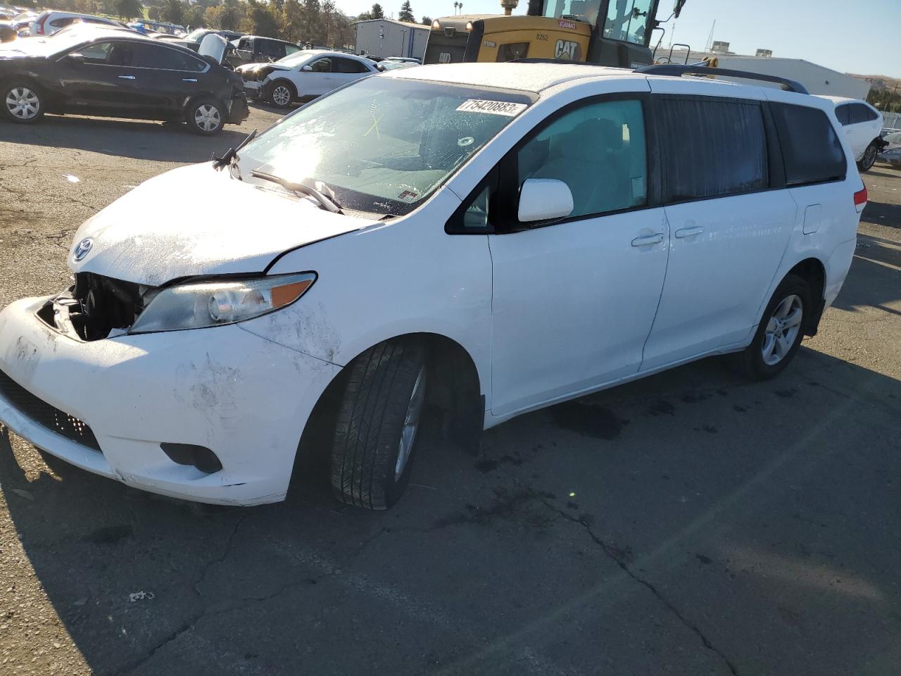 2014 TOYOTA SIENNA LE 2014 image