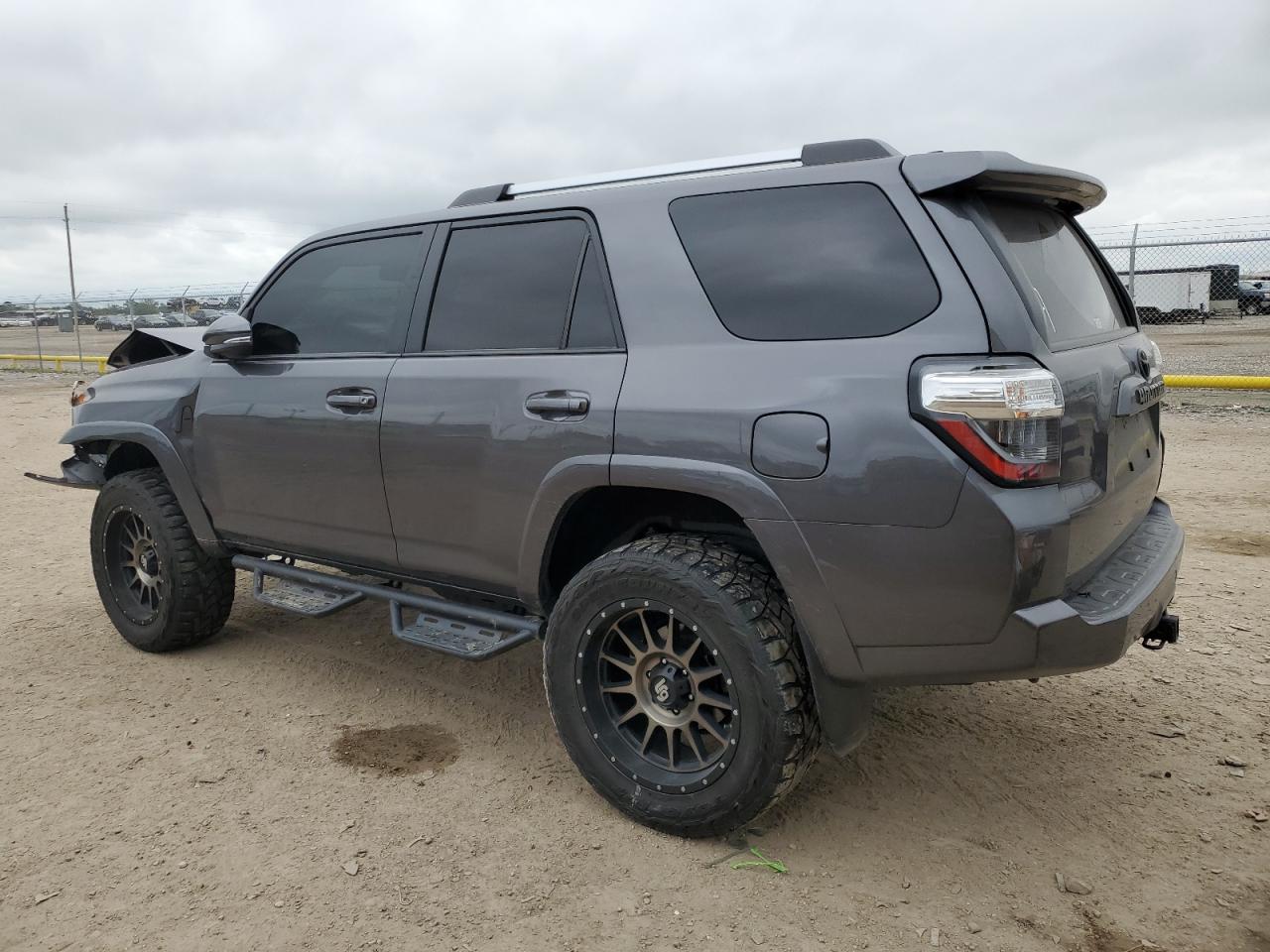 Изображение 2 2020 TOYOTA 4RUNNER SR5/SR5 PREMIUM 2020 с VIN JTEBU5JRXL5750337