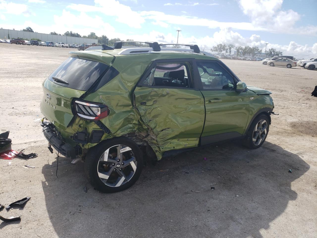 Image 3 of 2022 HYUNDAI VENUE SEL 2022 with VIN KMHRC8A39NU149640