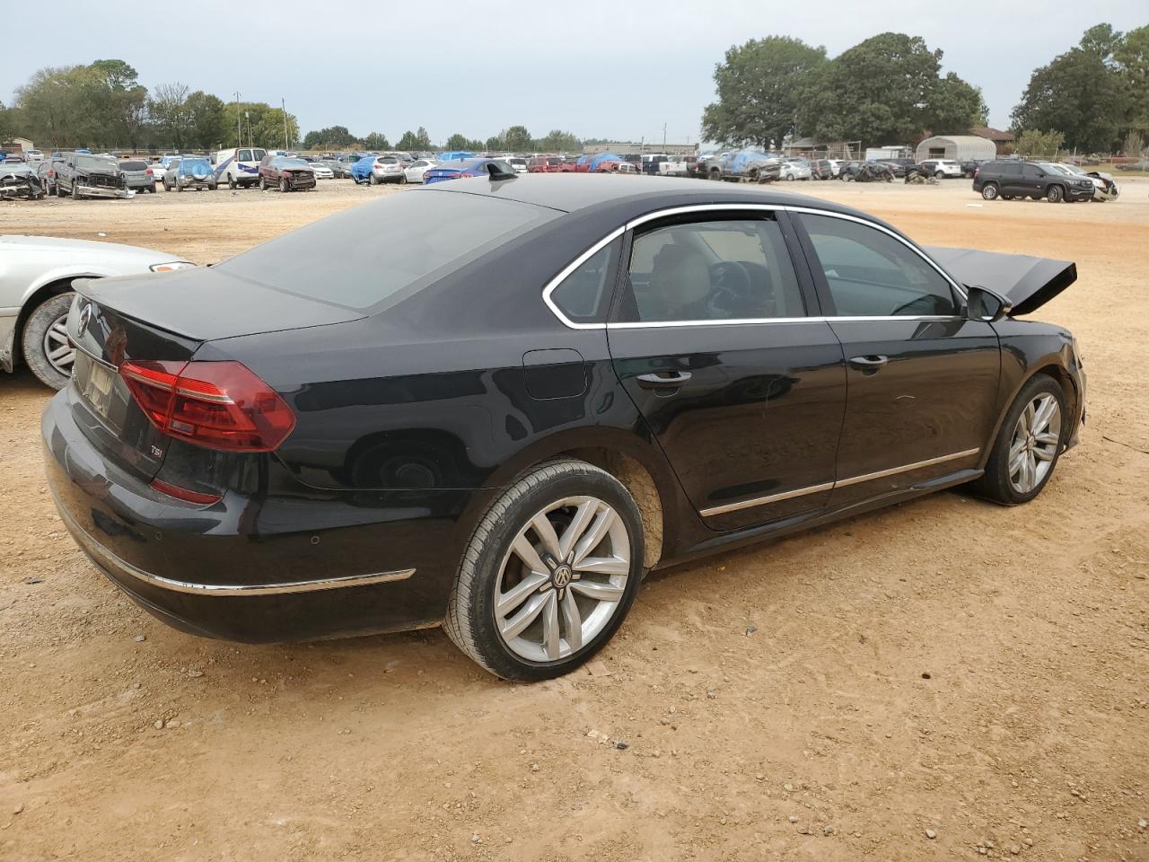 Obraz 3 z 2017 VOLKSWAGEN PASSAT SEL PREMIUM 2017 z VIN 1VWCT7A30HC047087