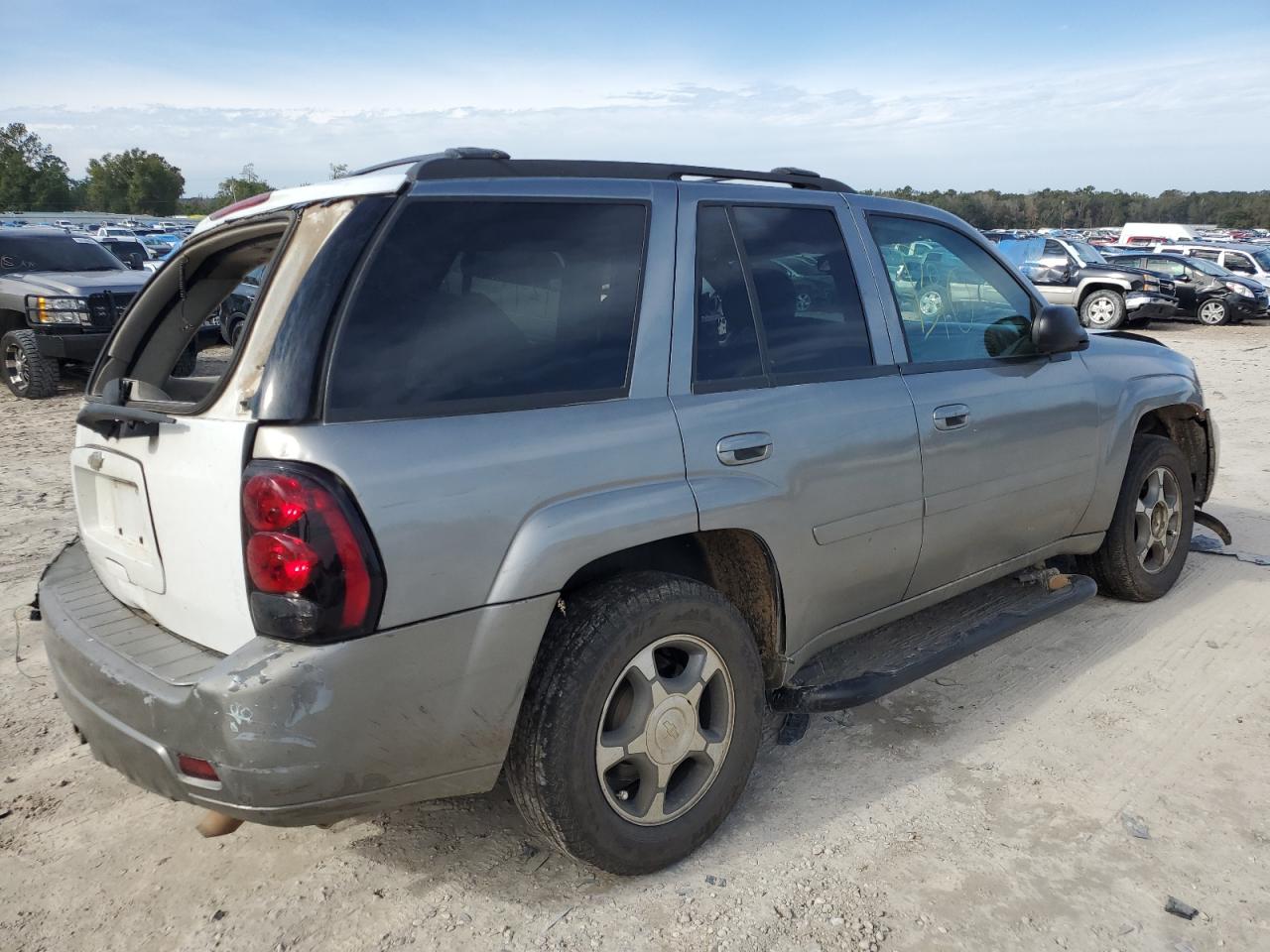 Image 3 of 2006 CHEVROLET TRAILBLAZER LS 2006 with VIN 1GNDS13S362137405