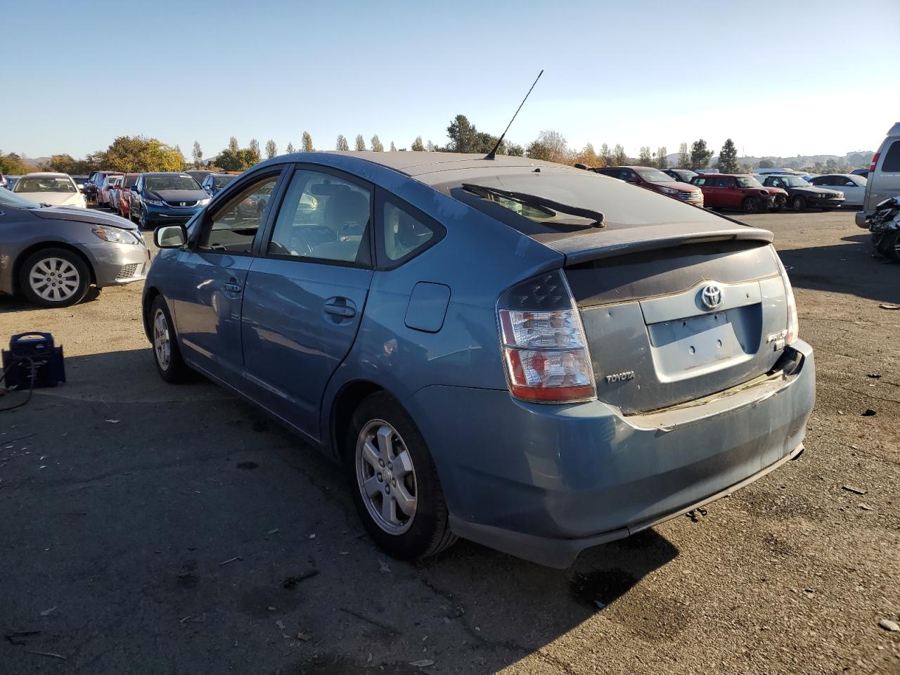 Image 2 of 2005 TOYOTA PRIUS  2005 with VIN JTDKB20U053032504