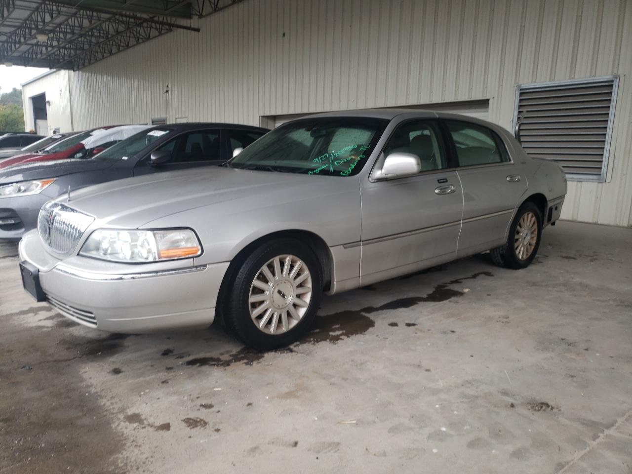 Изображение 1 2004 LINCOLN TOWN CAR ULTIMATE 2004 с VIN 1LNHM83W84Y651479