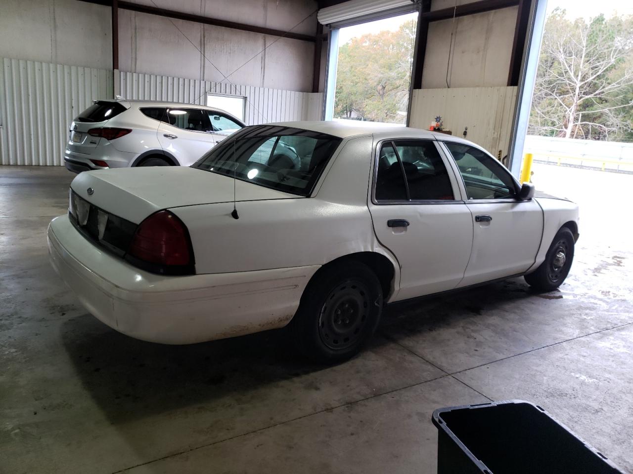 Image 3 of 2005 FORD CROWN VICTORIA POLICE INTERCEPTOR 2005 with VIN 2FAFP71W15X108241