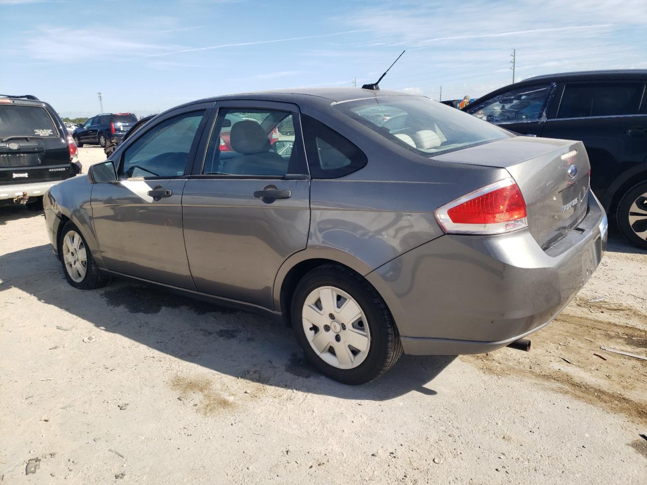 Изображение 2 2011 FORD FOCUS S 2011 с VIN 1FAHP3EN8BW129081