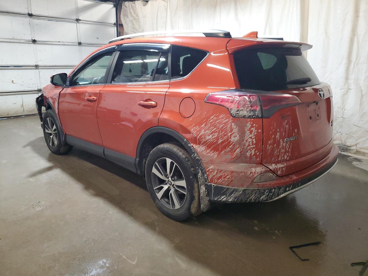 Изображение 2 2016 TOYOTA RAV4 XLE 2016 с VIN JTMRFREV8GD196044