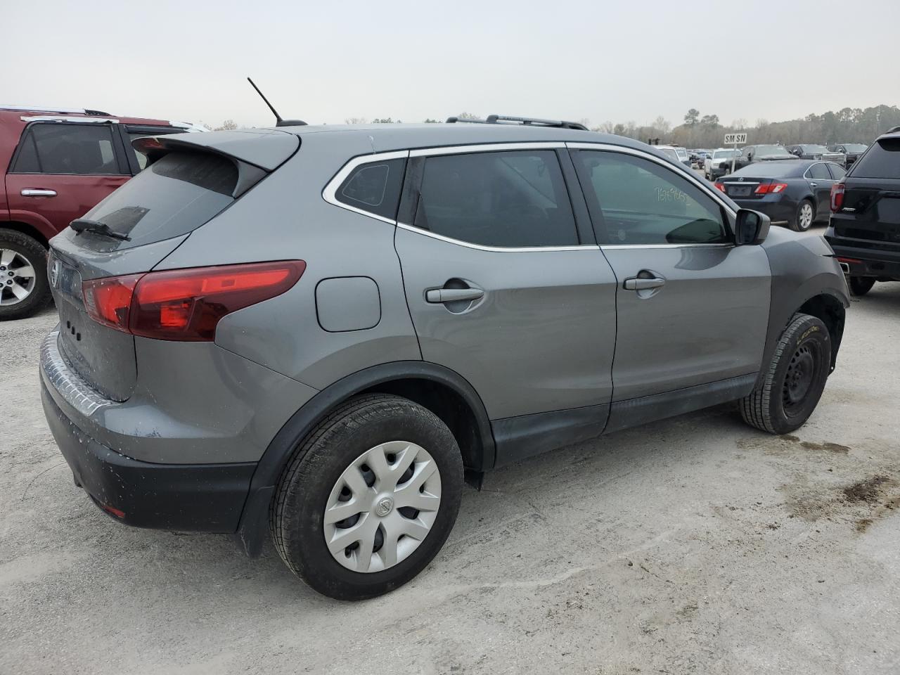 Image 3 of 2019 NISSAN ROGUE SPORT S 2019 with VIN JN1BJ1CP7KW524382