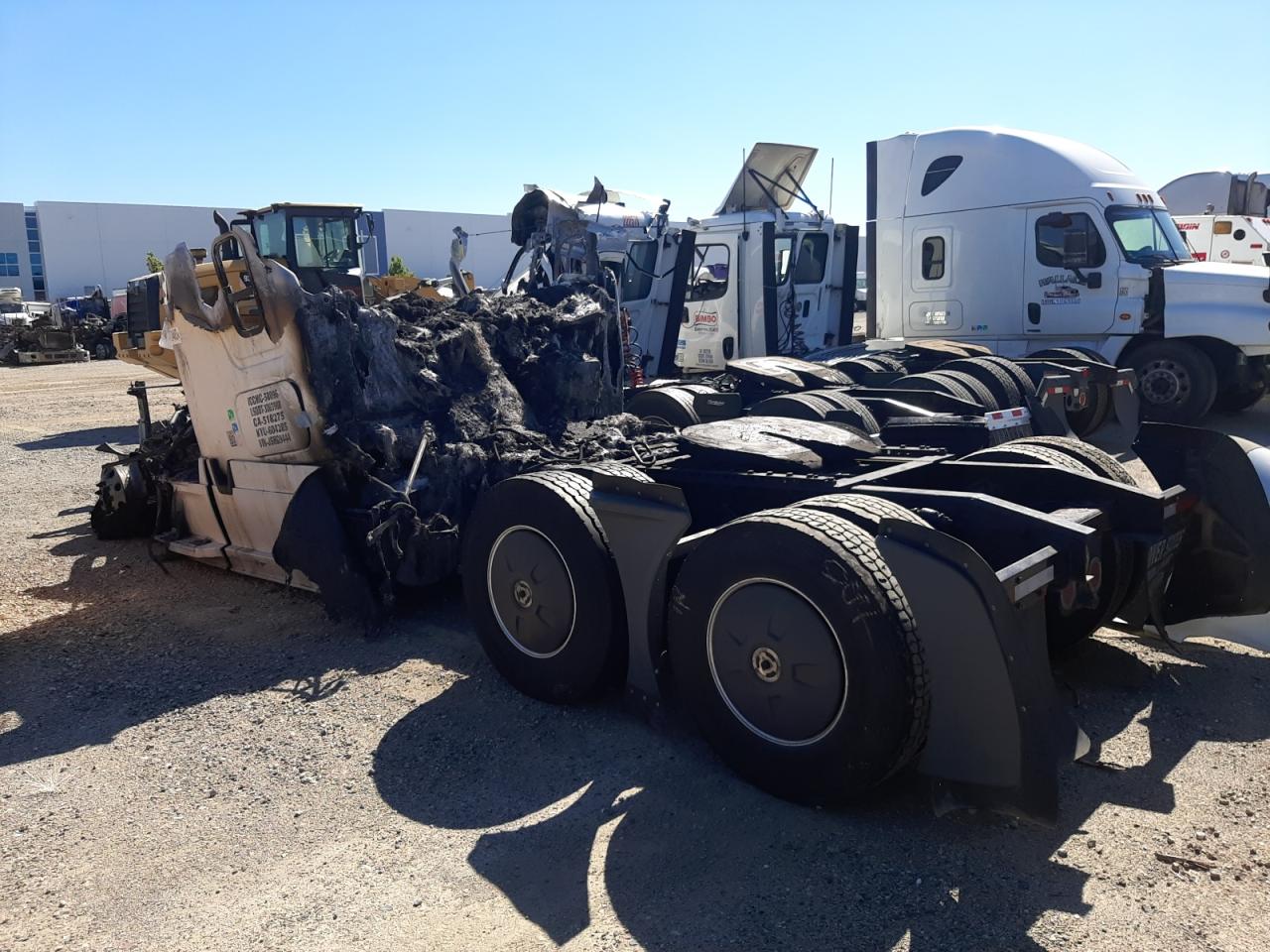 Image 3 of 2018 FREIGHTLINER CASCADIA 126  2018 with VIN 3AKJHHDRXJSHG9444