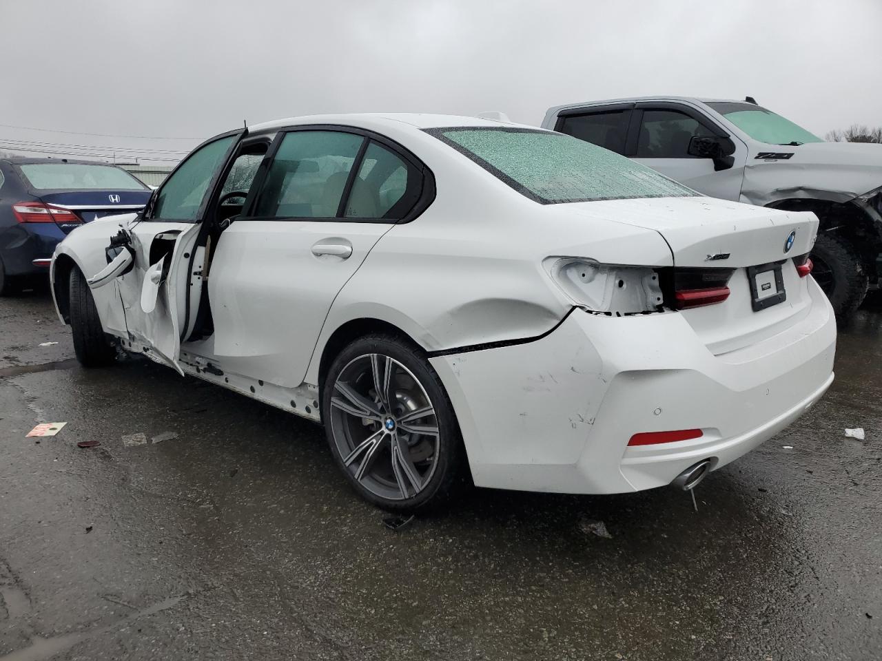 Изображение 2 2023 BMW 330XI  2023 с VIN 3MW89FF02P8D09730