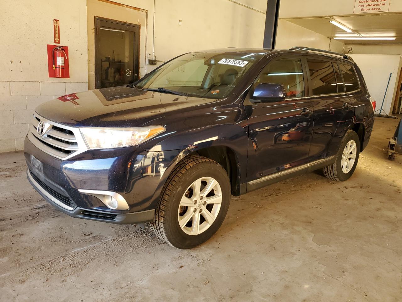 Изображение 1 2013 TOYOTA HIGHLANDER BASE 2013 с VIN 5TDBK3EH2DS250281