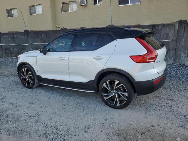 Obraz 2 z 2022 VOLVO XC40 T4 R-DESIGN 2022 z VIN YV4AC2HM1N2717160