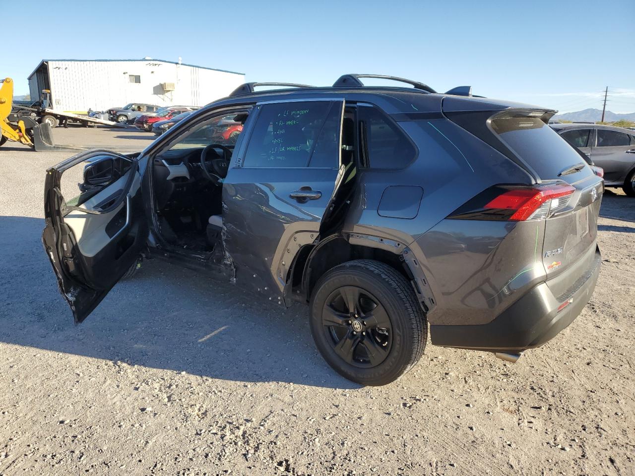 Изображение 2 2020 TOYOTA RAV4 XLE 2020 с VIN 2T3W1RFV7LW087734