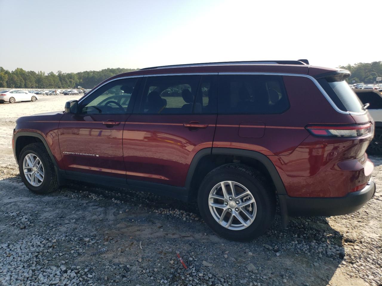 Obraz 2 z 2023 JEEP GRAND CHEROKEE L LAREDO 2023 z VIN 1C4RJKAG1P8727350