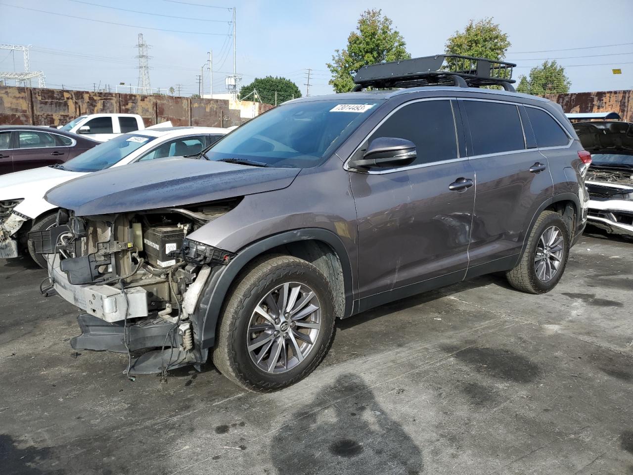 Image 1 of 2019 TOYOTA HIGHLANDER SE 2019 with VIN 5TDKZRFH4KS317120
