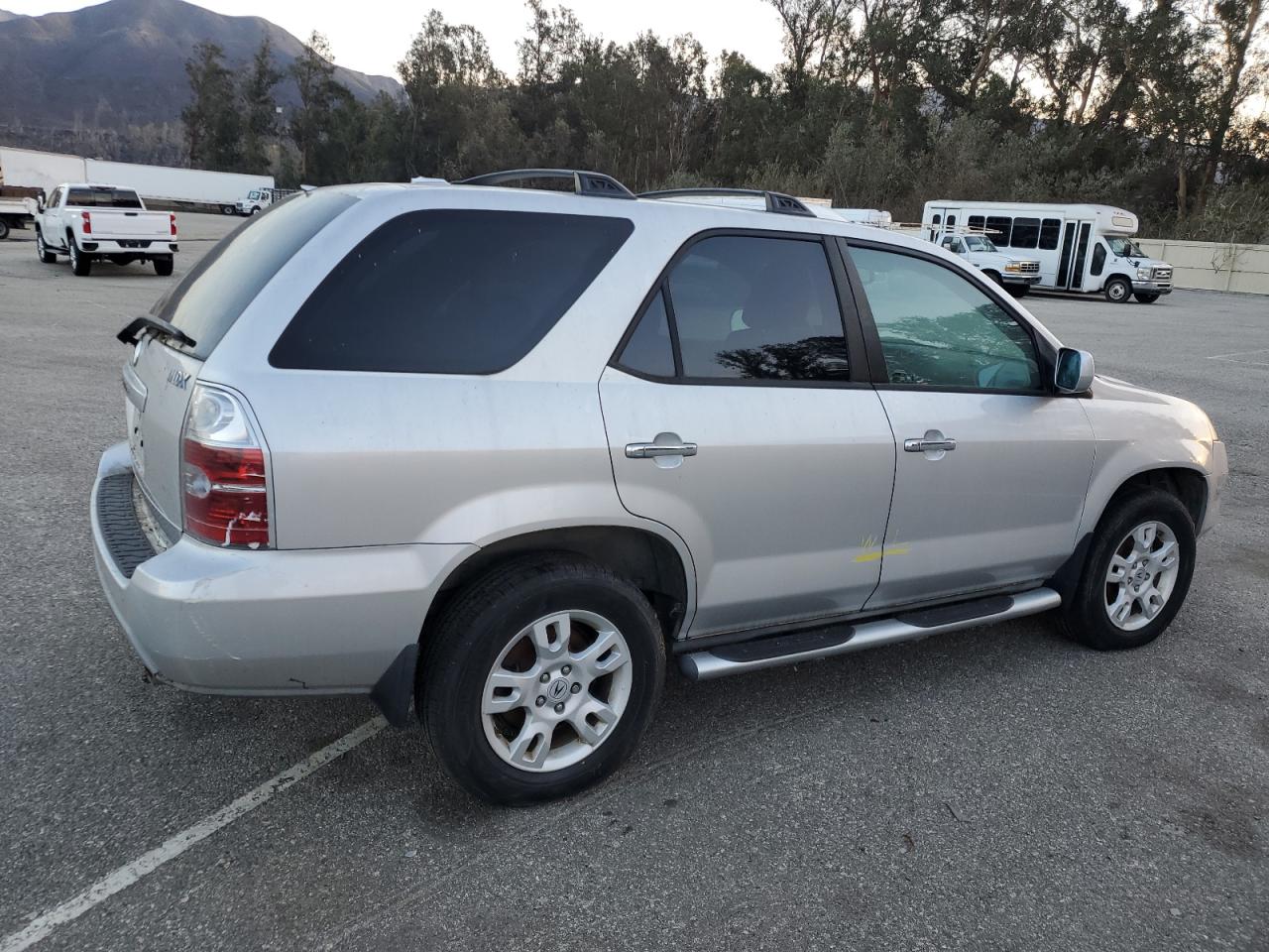 Obraz 3 z 2005 ACURA MDX TOURING 2005 z VIN 2HNYD18825H554872
