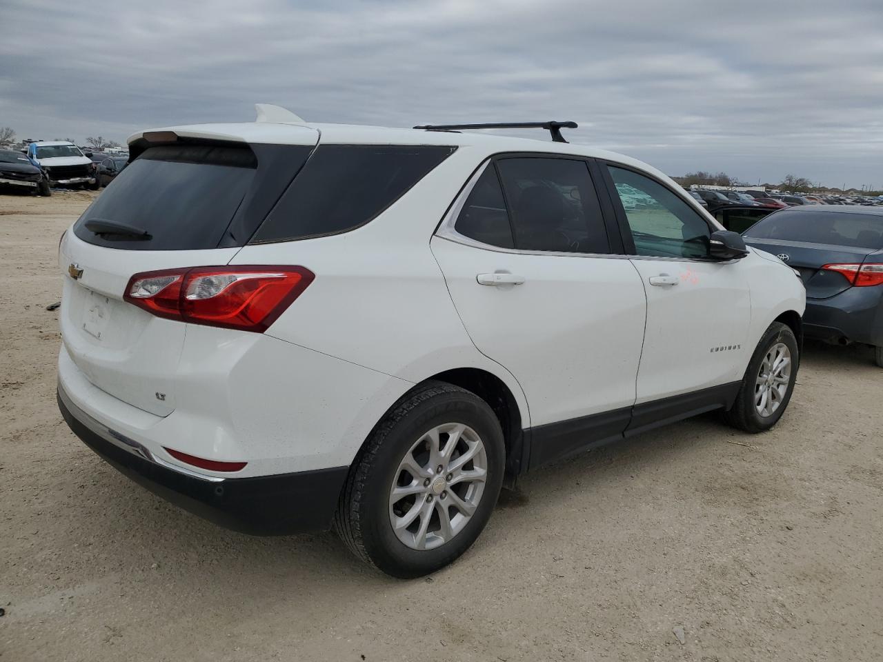 Image 3 of 2019 CHEVROLET EQUINOX LT 2019 with VIN 3GNAXKEV1KS504625