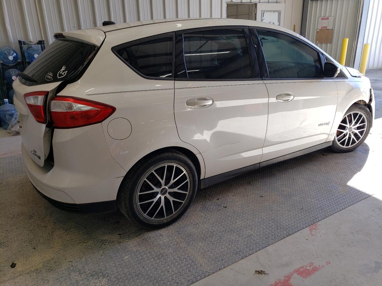Image 3 of 2016 FORD C-MAX SE 2016 with VIN 1FADP5AUXGL118034
