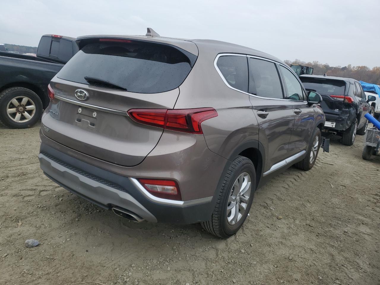 Image 3 of 2019 HYUNDAI SANTA FE SEL 2019 with VIN 5NMS33AD2KH035032