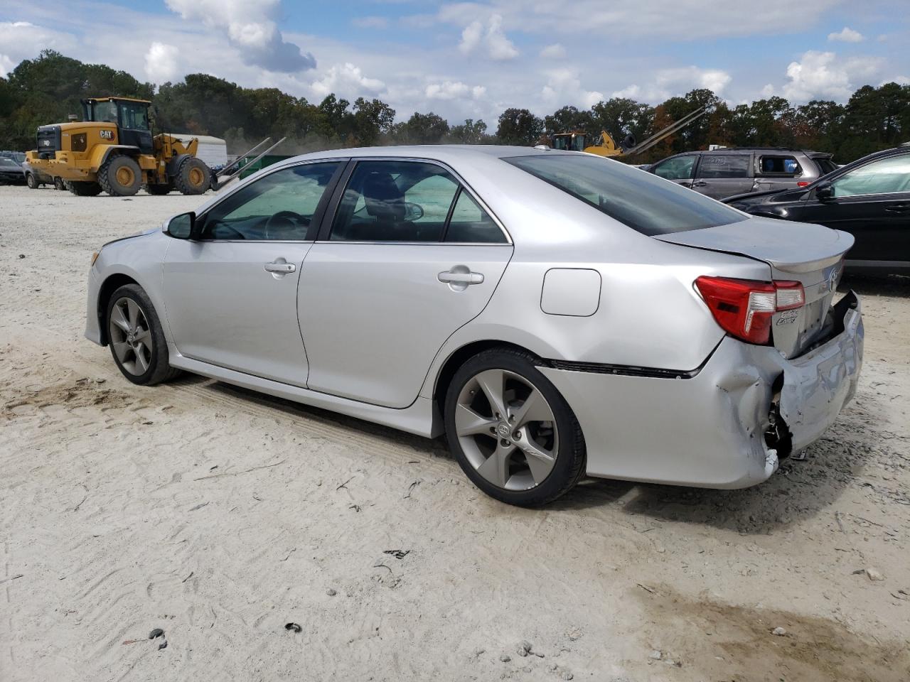 Image 2 of 2013 TOYOTA CAMRY SE 2013 with VIN 4T1BK1FK4DU022756