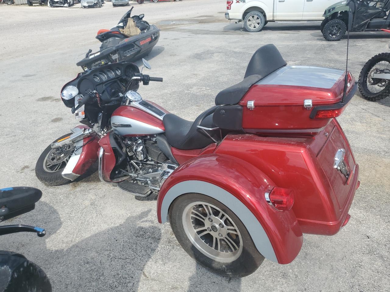Obraz 3 z 2019 HARLEY-DAVIDSON FLHTCUTG  2019 z VIN 1HD1MAF19KB852058