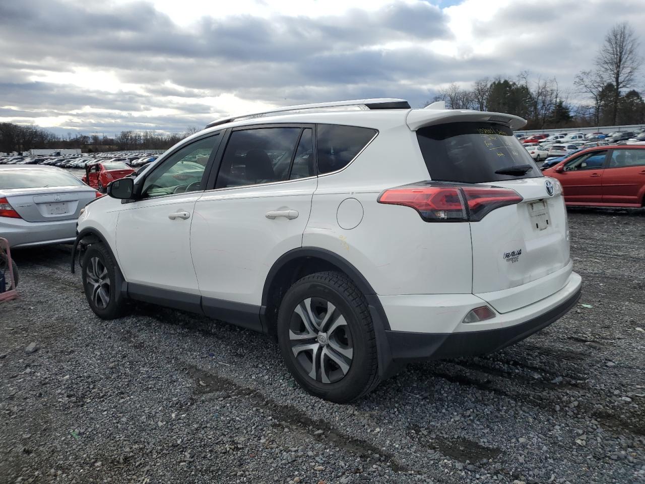 Obraz 2 z 2016 TOYOTA RAV4 LE 2016 z VIN JTMBFREV3GJ084125