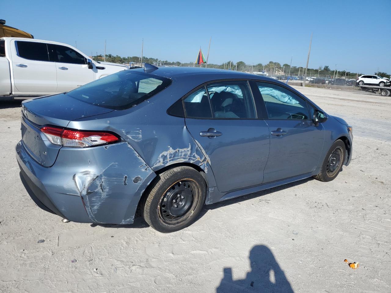 Image 3 of 2021 TOYOTA COROLLA LE 2021 with VIN 5YFEPMAE5MP227974