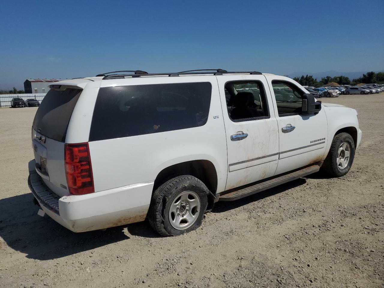 Image 3 of 2011 CHEVROLET SUBURBAN C1500 LTZ 2011 with VIN 1GNSCKE01BR121999