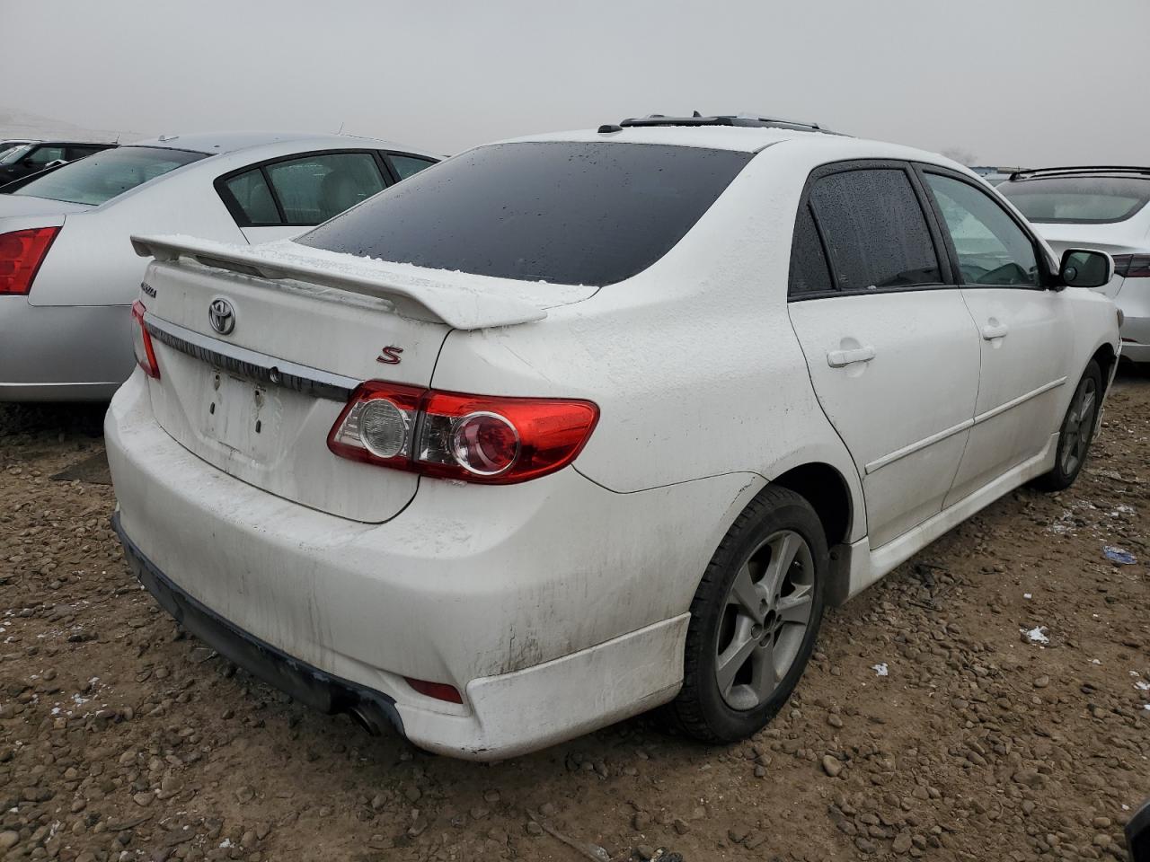 Image 3 of 2011 TOYOTA COROLLA BASE 2011 with VIN 2T1BU4EE6BC679984