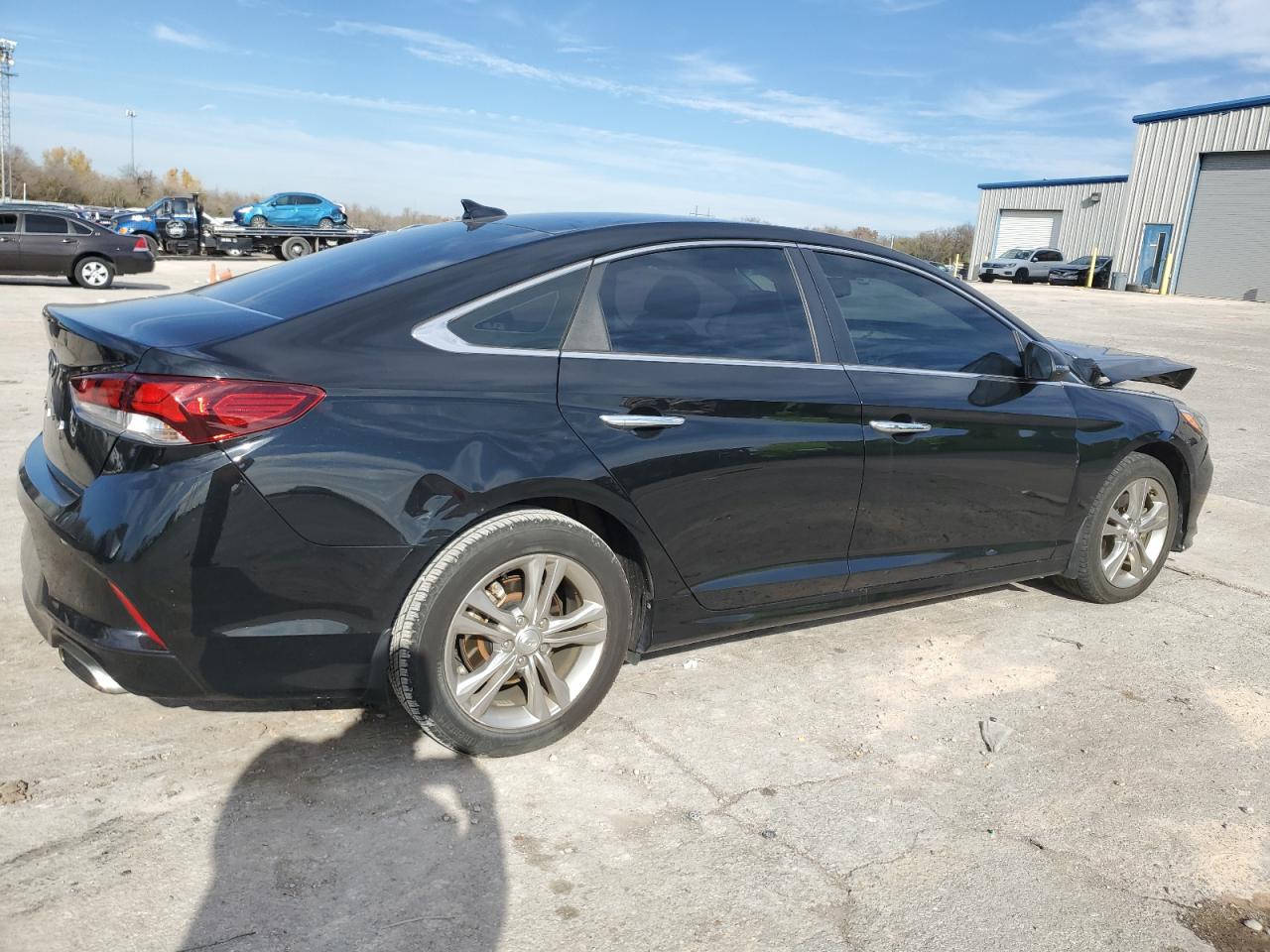 Image 3 of 2019 HYUNDAI SONATA LIMITED 2019 with VIN 5NPE34AF3KH806184