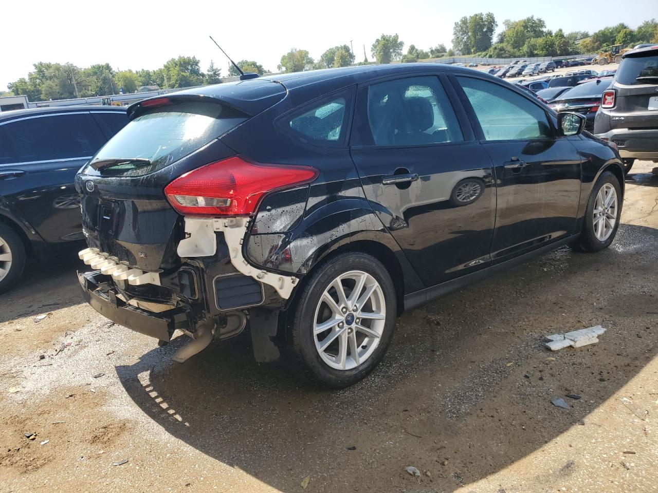 Image 3 of 2018 FORD FOCUS SE 2018 with VIN 1FADP3K27JL250239