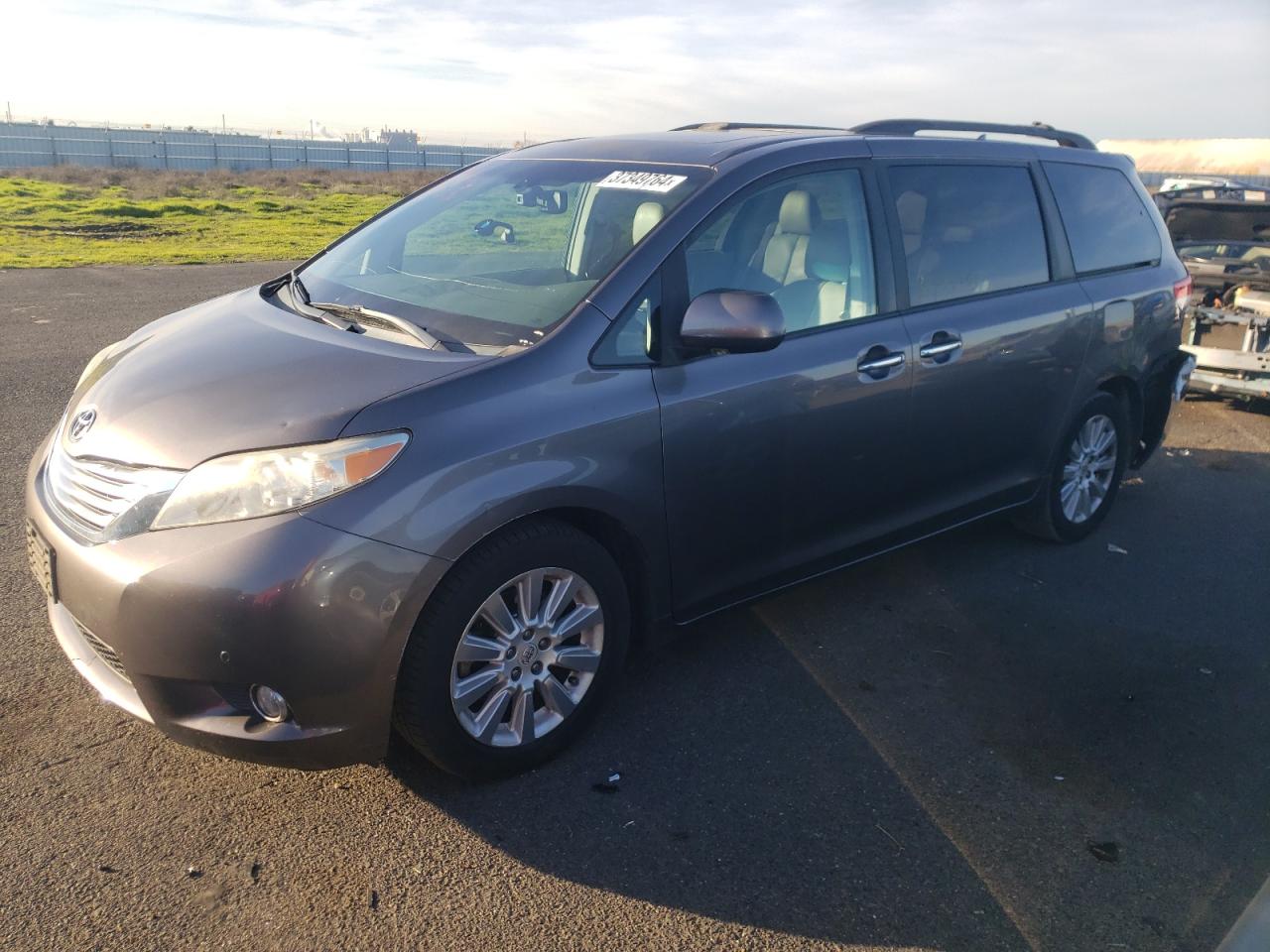 Obraz 1 z 2011 TOYOTA SIENNA XLE 2011 z VIN 5TDDK3DC1BS002924