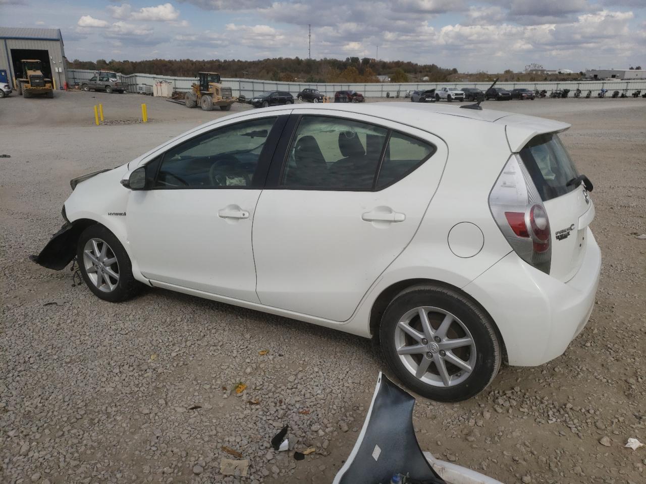 Изображение 2 2013 TOYOTA PRIUS C  2013 с VIN JTDKDTB30D1051441