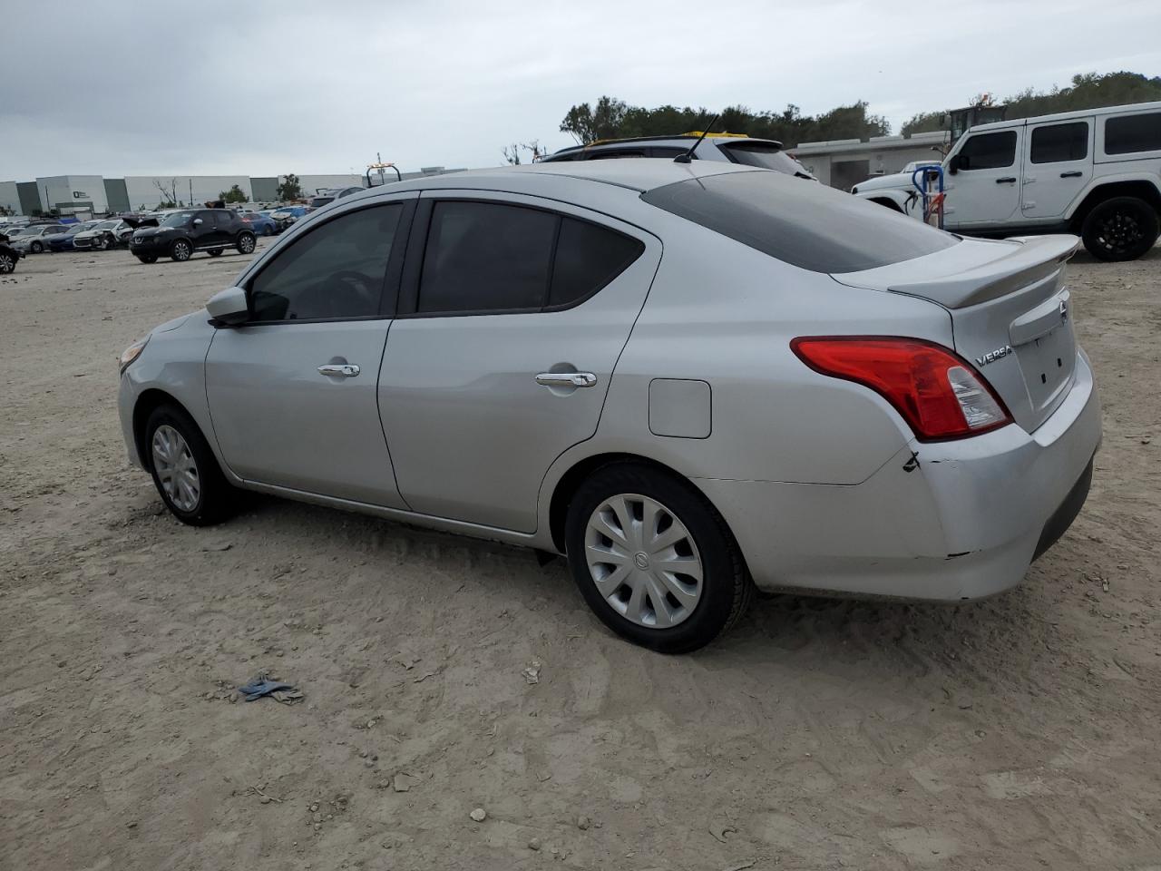 Obraz 2 z 2019 NISSAN VERSA S 2019 z VIN 3N1CN7AP4KL868594
