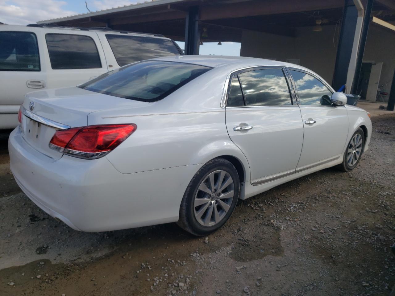 Image 3 of 2012 TOYOTA AVALON BASE 2012 with VIN 4T1BK3DB3CU463288