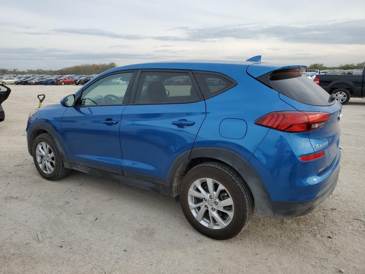 Изображение 2 2019 HYUNDAI TUCSON SE 2019 с VIN KM8J2CA42KU914419
