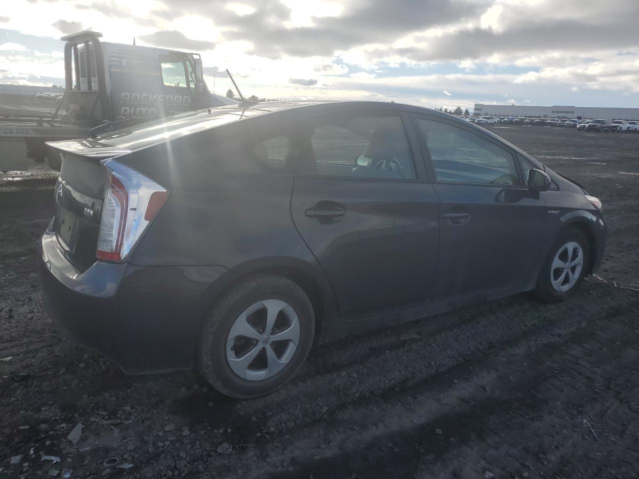 Obraz 3 z 2015 TOYOTA PRIUS  2015 z VIN JTDKN3DU3F1999158