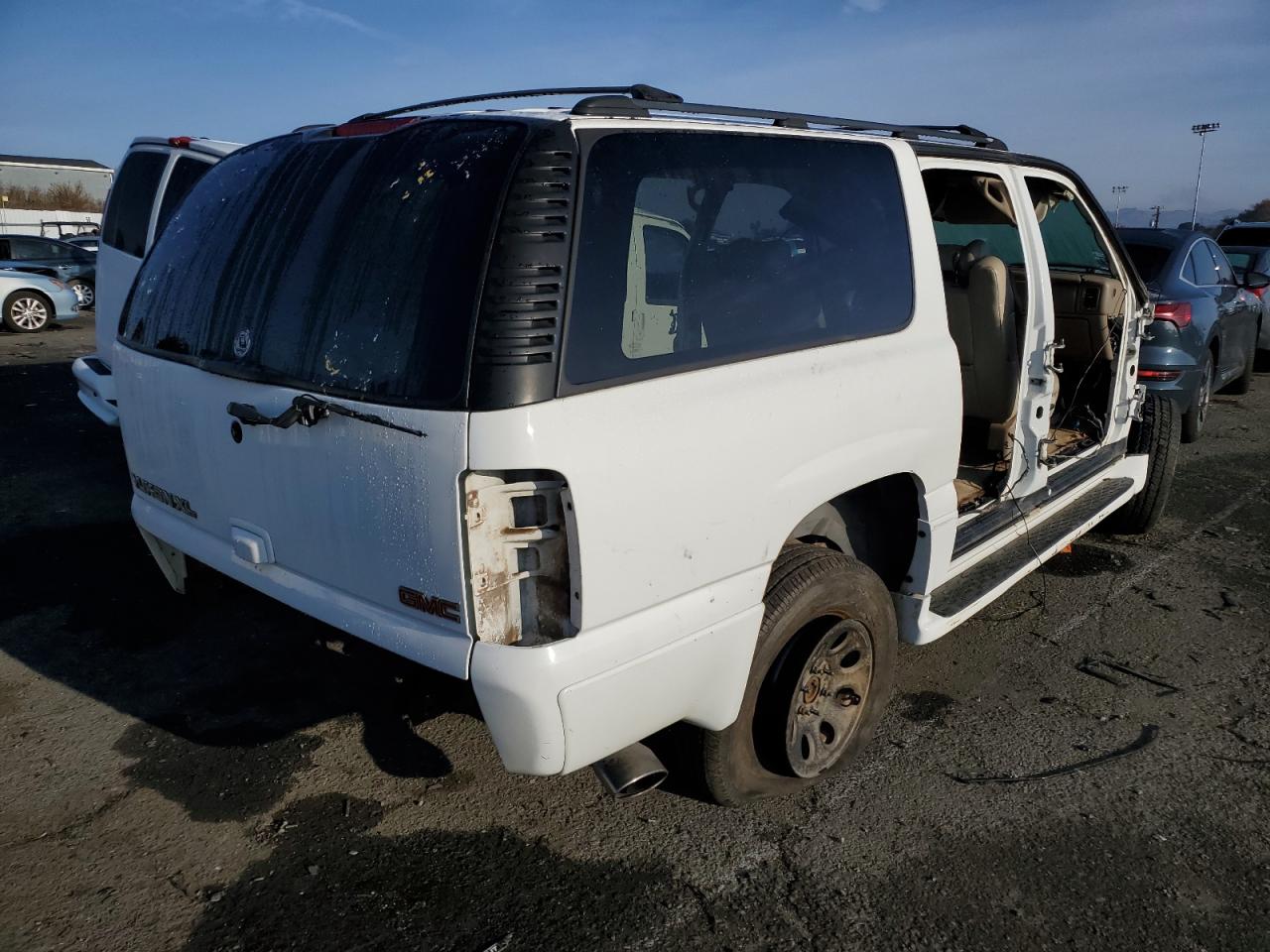 Image 3 of 2001 GMC DENALI XL K1500 2001 with VIN 1GKFK66U21J304626
