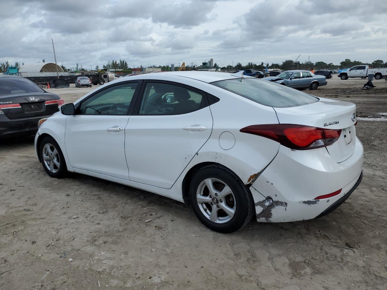 Image 2 of 2015 HYUNDAI ELANTRA SE 2015 with VIN 5NPDH4AE9FH599293