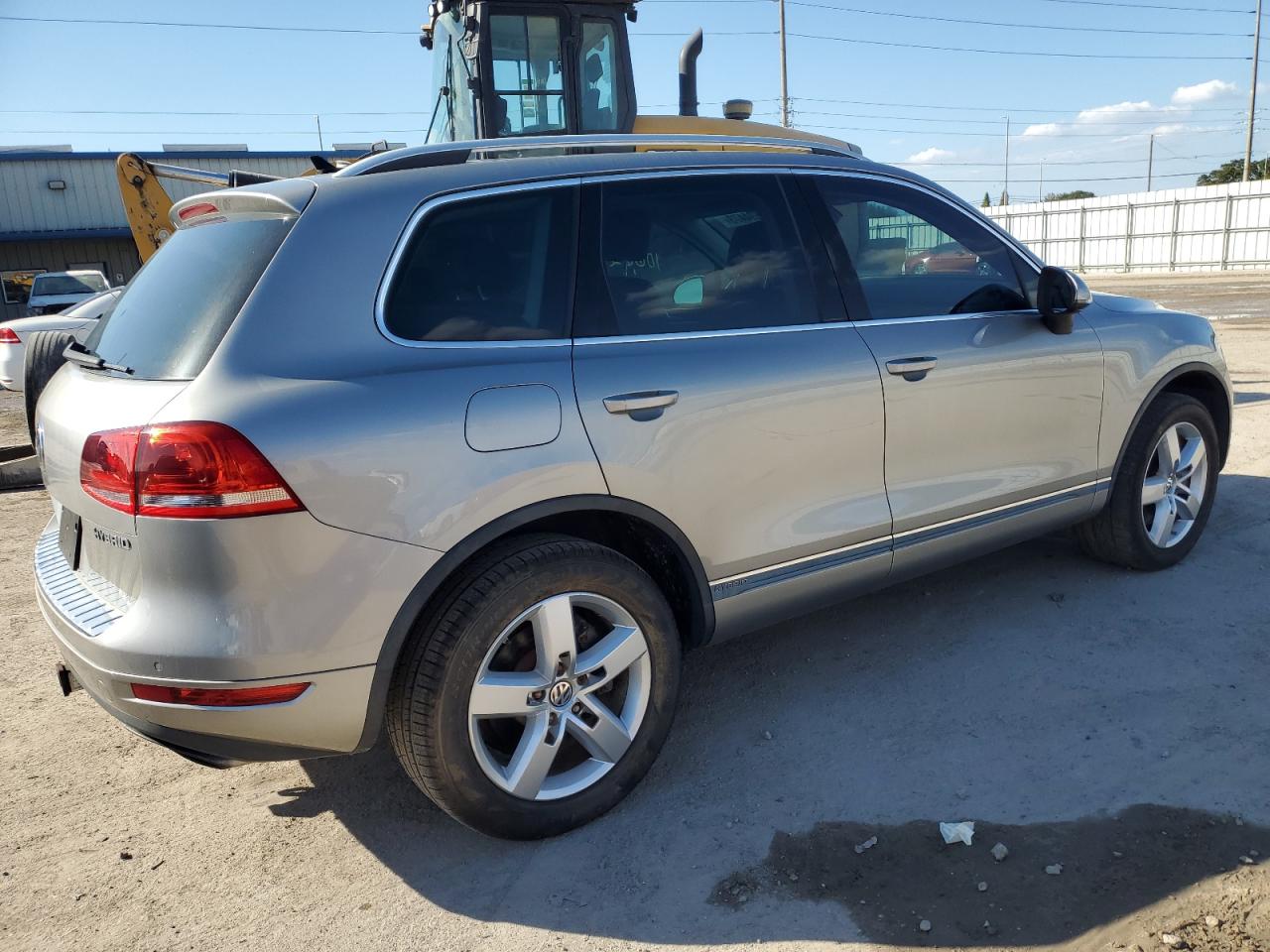Image 3 of 2011 VOLKSWAGEN TOUAREG HYBRID 2011 with VIN WVGFG9BP3BD002644