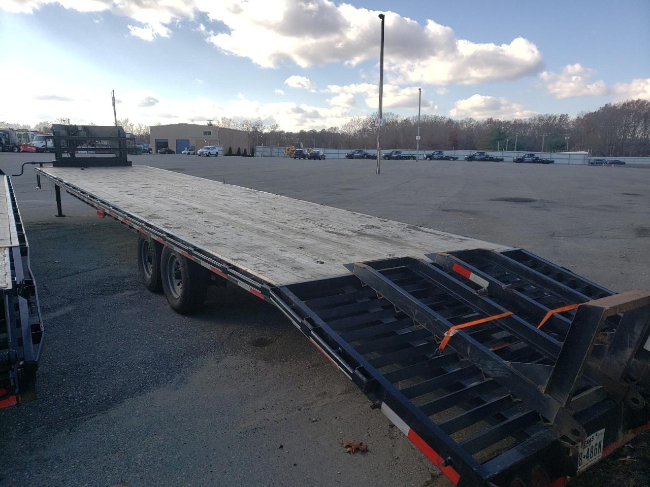 Image 3 of 2023 DAVIDSON 40FT GOOSENECK 2023 with VIN 7M3GU4027PNDT7622