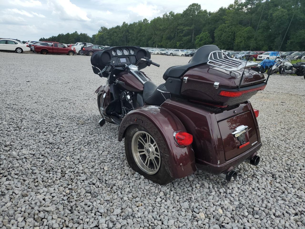 Image 3 of 2019 HARLEY-DAVIDSON FLHTCUTG  2019 with VIN 1HD1MAF1XKB854076