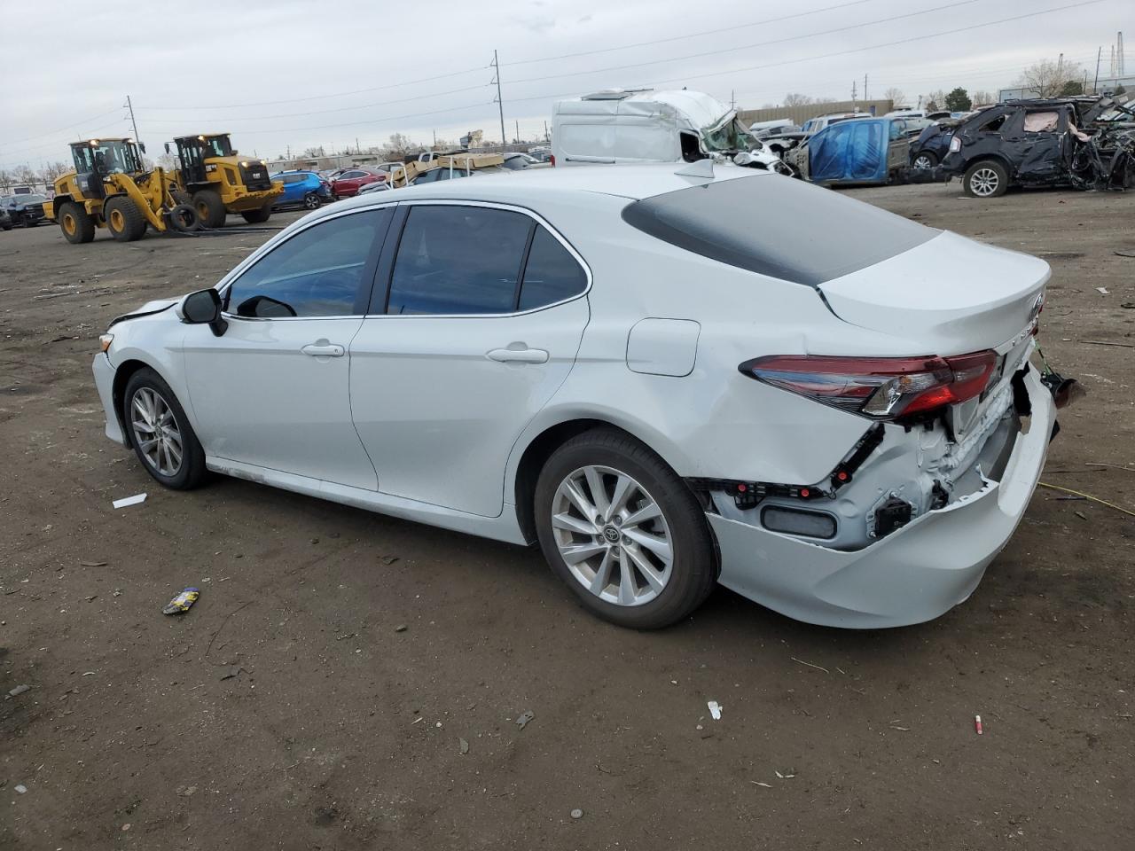 Obraz 2 z 2023 TOYOTA CAMRY LE 2023 z VIN 4T1C11AK2PU184520