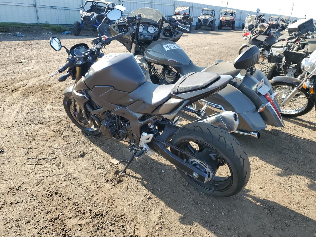 Image 3 of Suzuki Gsx-S750 2015 with VIN JS1GR7NA8F2100434