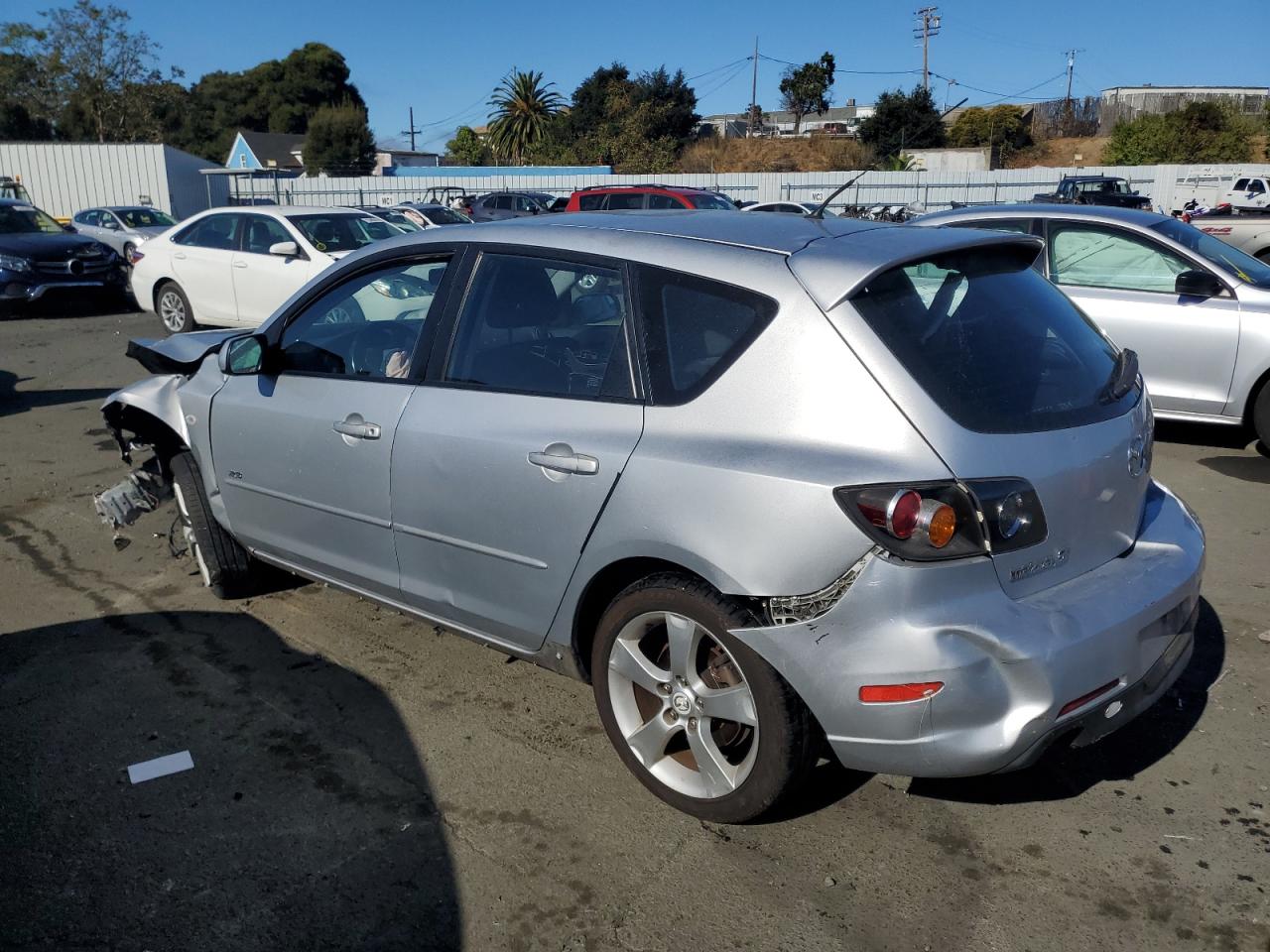 Image 2 of 2005 MAZDA 3 HATCHBACK 2005 with VIN JM1BK143351316720