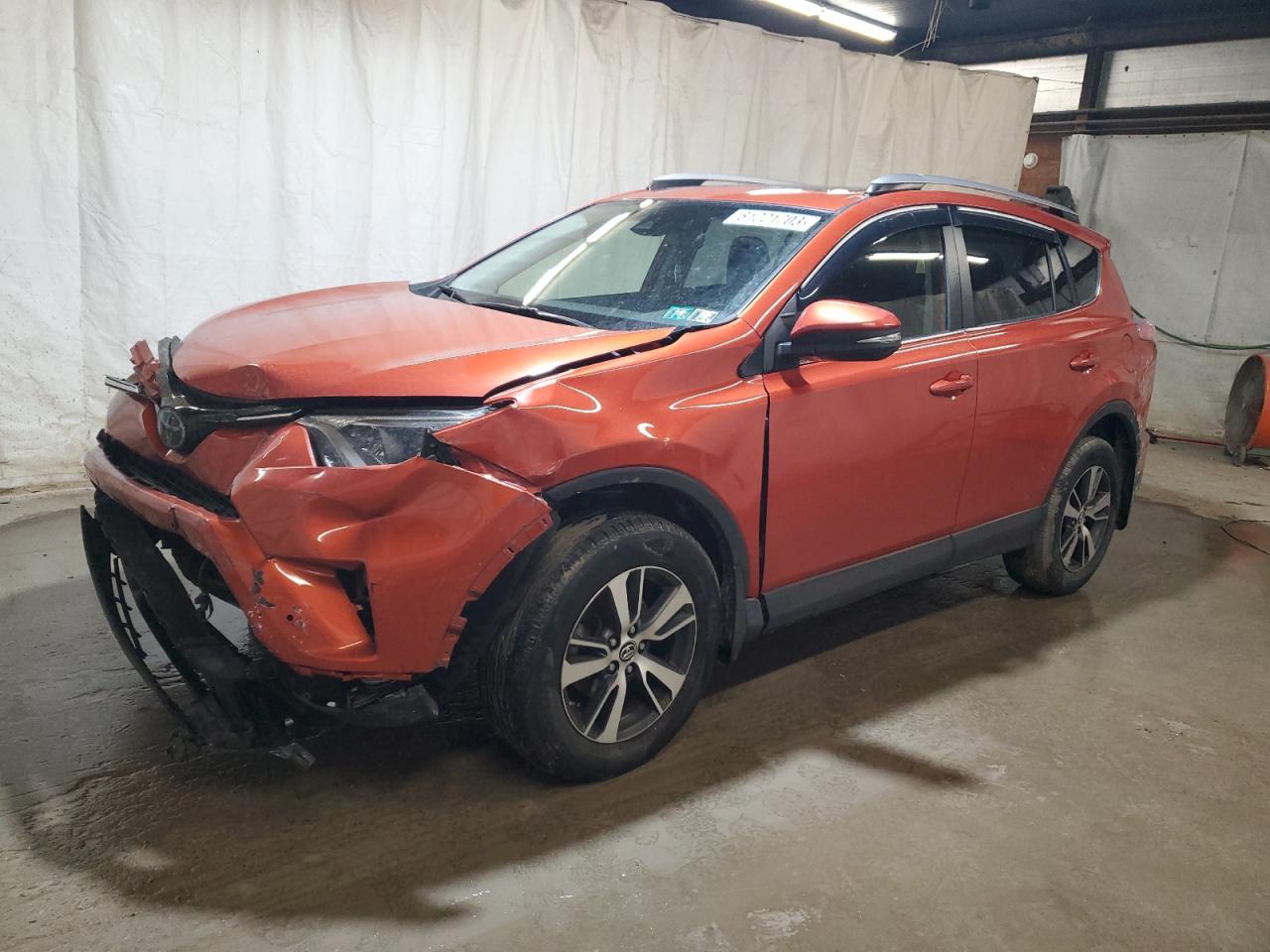Изображение 1 2016 TOYOTA RAV4 XLE 2016 с VIN JTMRFREV8GD196044