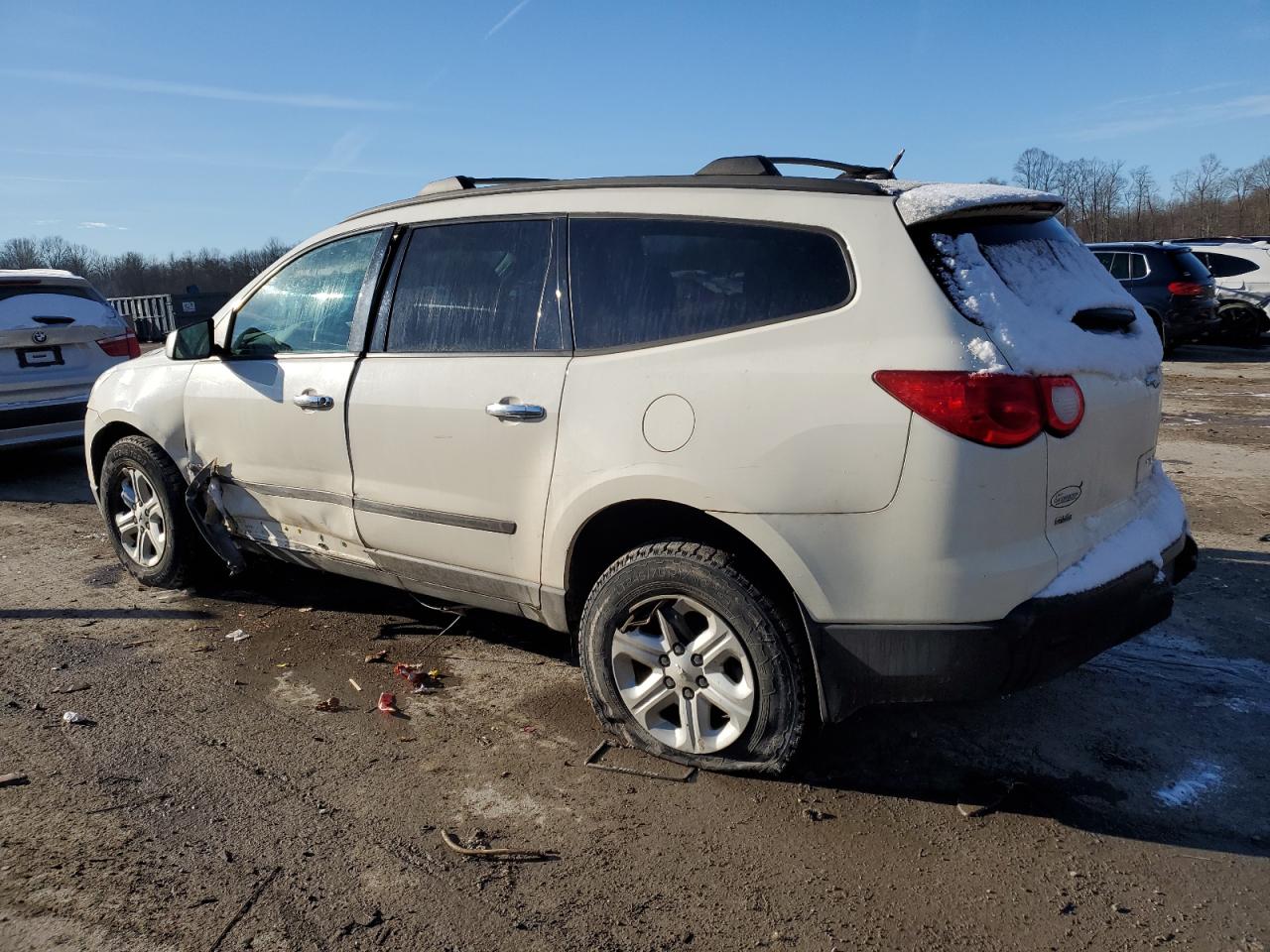 Изображение 2 2012 CHEVROLET TRAVERSE LS 2012 с VIN 1GNKVFED9CJ172784