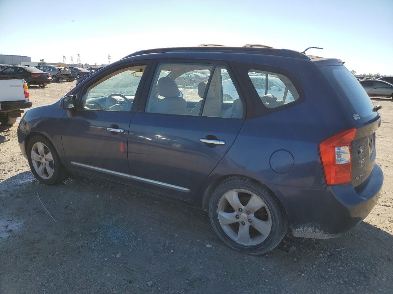 Изображение 2 2007 KIA RONDO LX 2007 с VIN KNAFG526177058394